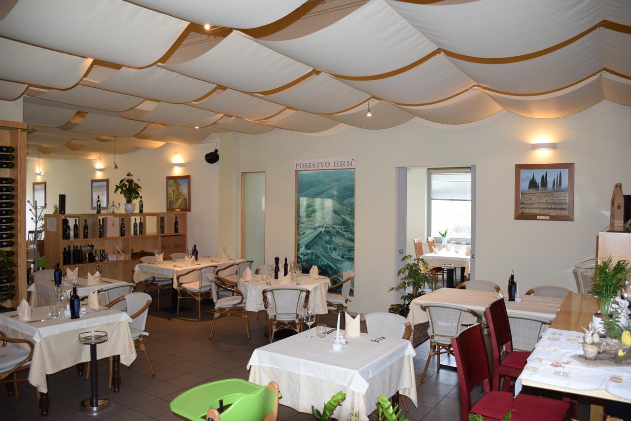 Restaurant Bric Dekani Buitenkant foto